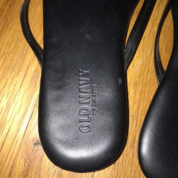 Black old navy flip flops - Picture 2 of 2